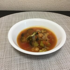 野菜たっぷり！ブロッコリーの芯入りトマトスープ☆